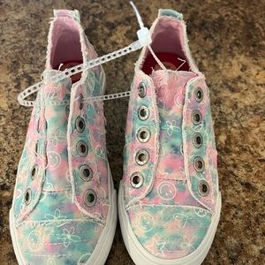 NWT Blowfish Malibu Tie Dye Smiles‎ & Heart Stamped Shoes. Size 1